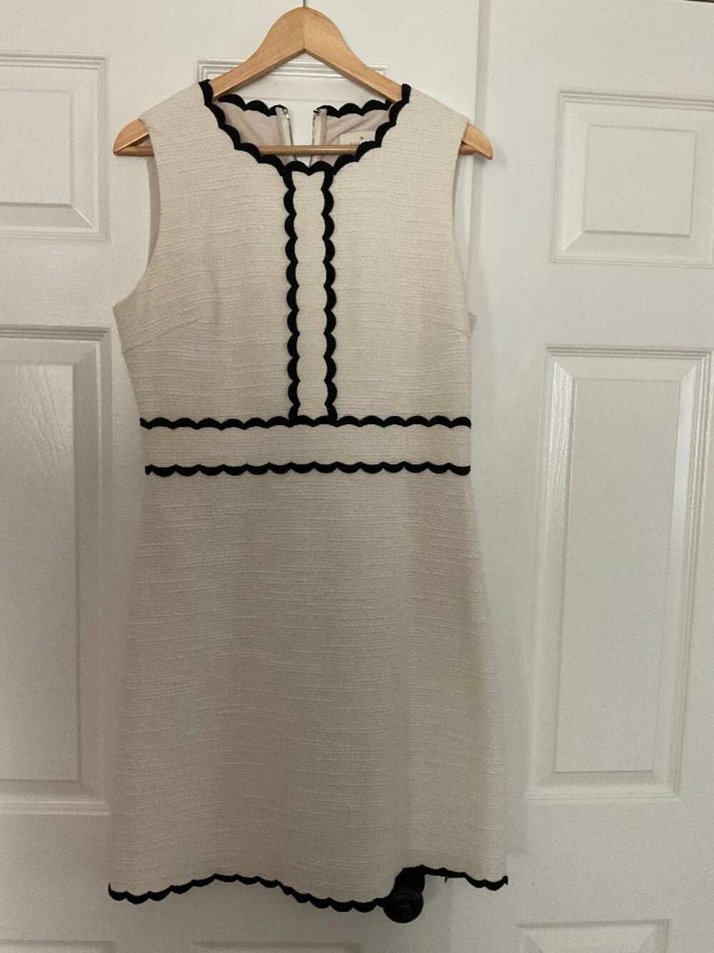 kate spade Cream Sleeveless Scallop-Trim Sheath Dress with Black Trim